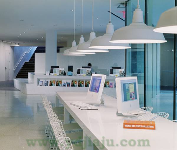 Bertoia Side Chair 椅子