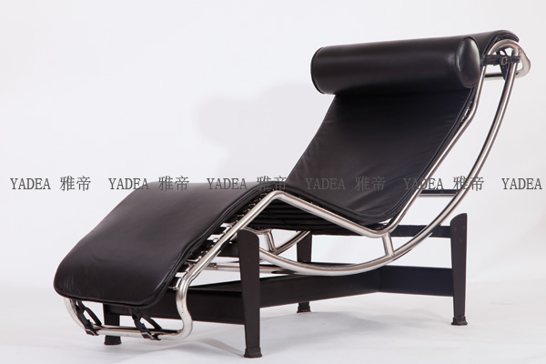 柯布西耶設(shè)計的躺椅(Chaise Longue chair LC4)