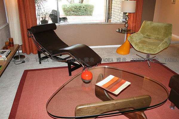 柯布西耶躺椅(Chaise Longue chair LC4)