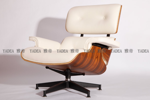 白色伊姆斯休閑椅(Eames Lounge Chair In White Leather)