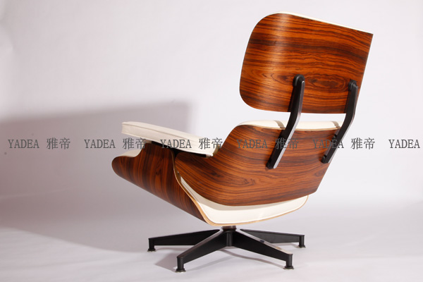 白色伊姆斯休閑椅(Eames Lounge Chair In White Leather)