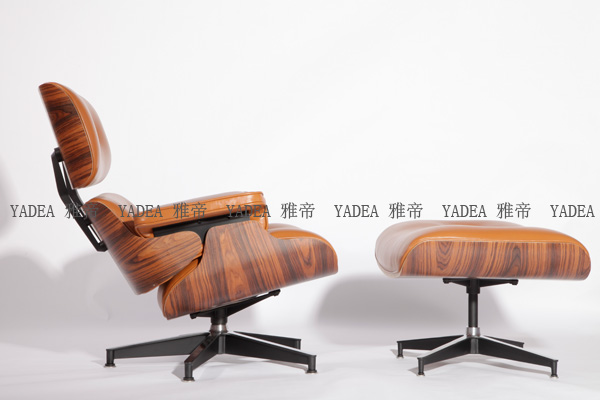 橙色核桃木貼皮的伊姆斯休閑椅(Walnut Eames Lounge Chair In Orange Leather)