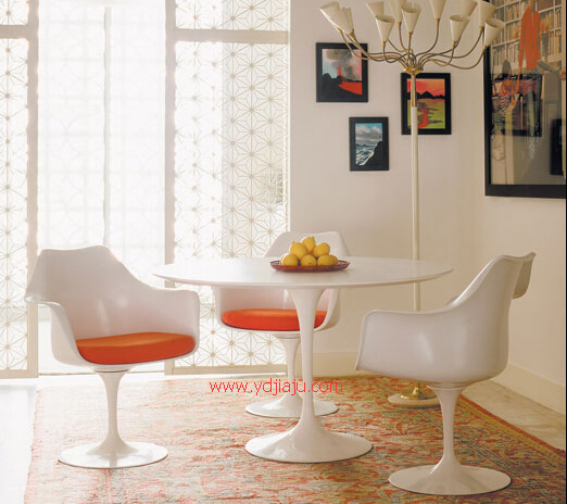 現(xiàn)代餐桌