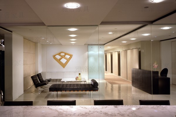 黑色巴塞羅那椅(Barcelona Chai in Black Leather)