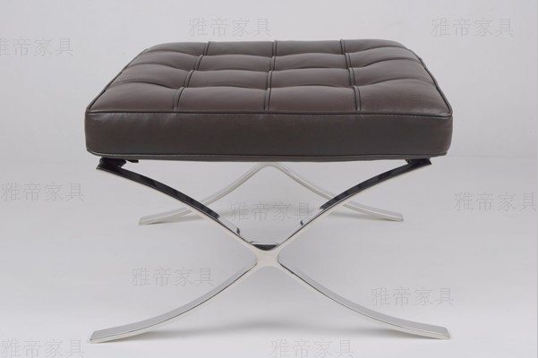 深棕色巴塞羅那椅子(Barcelona Chair In Dark Brown Leather)