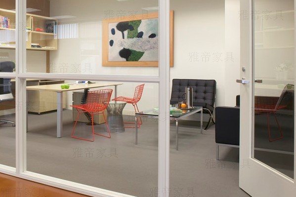 深棕色巴塞羅那椅子(Barcelona Chair In Dark Brown Leather)