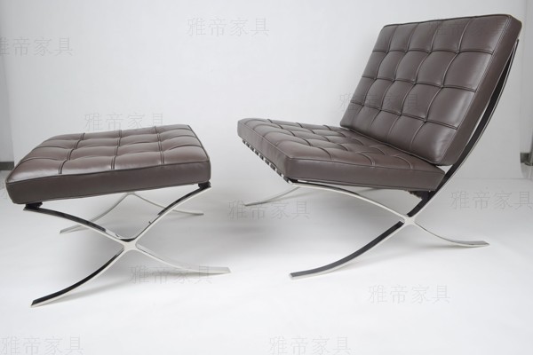 深棕色巴塞羅那椅子(Barcelona Chair In Dark Brown Leather)