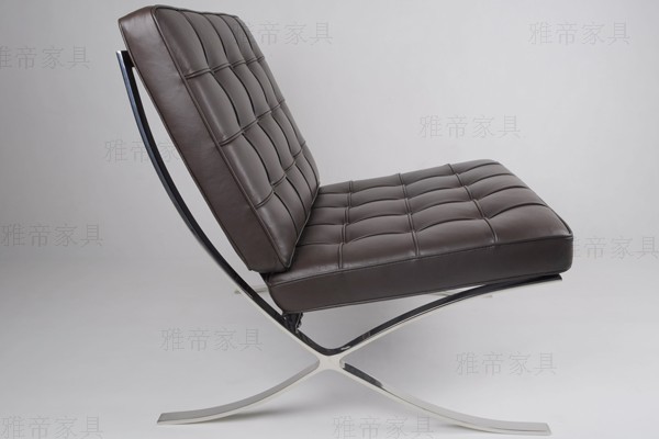 深棕色巴塞羅那椅子(Barcelona Chair In Dark Brown Leather)