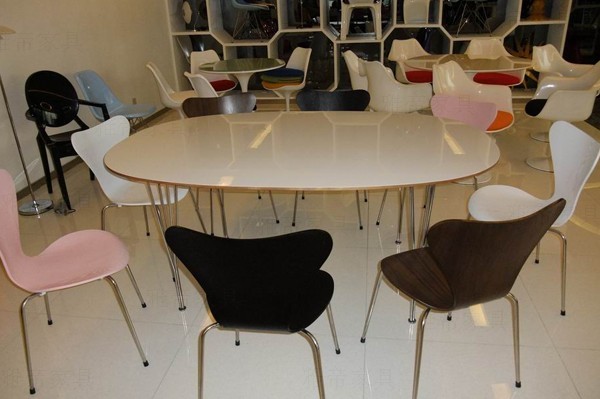 橢圓型餐桌(Elliptical Dining Table)