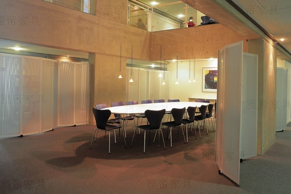 橢圓型餐桌(Elliptical Dining Table)