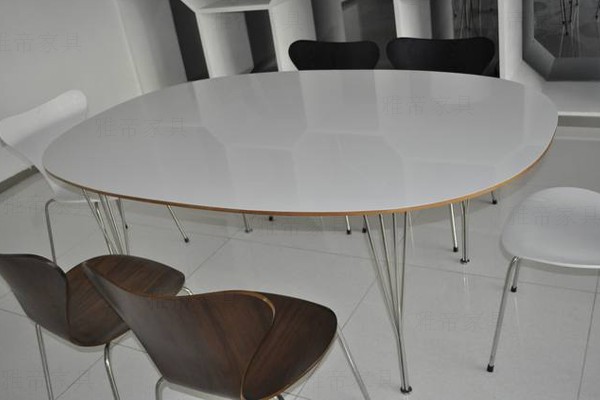 橢圓型餐桌(Elliptical Dining Table)