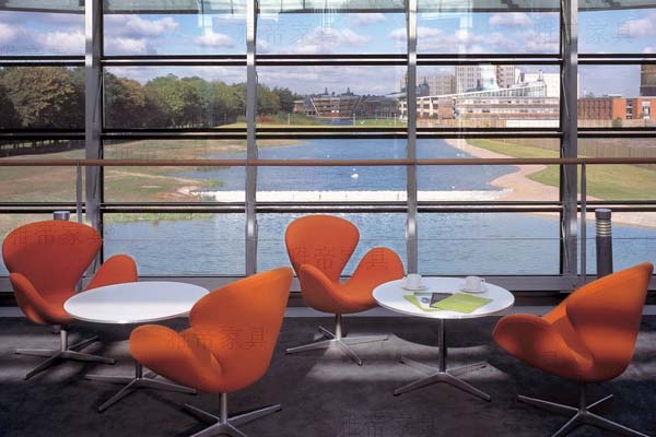 天鵝椅(Swan Chair)