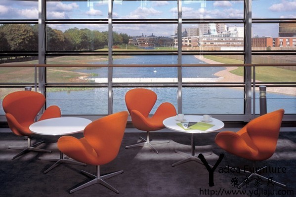 天鵝椅（Swan Chair）