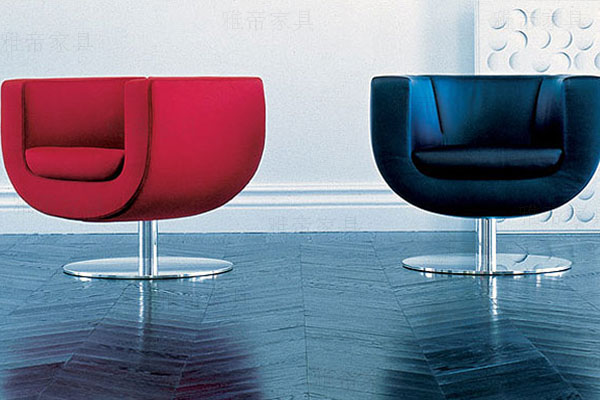 杰弗里佰妮斯郁金香椅子(Jeffrey Bernett Tulip Armchair)