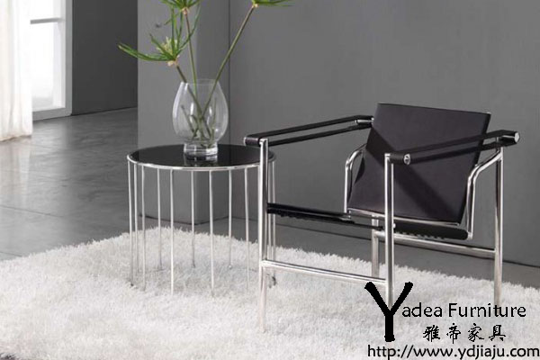 巴斯庫(kù)蘭椅（Basculant chair）