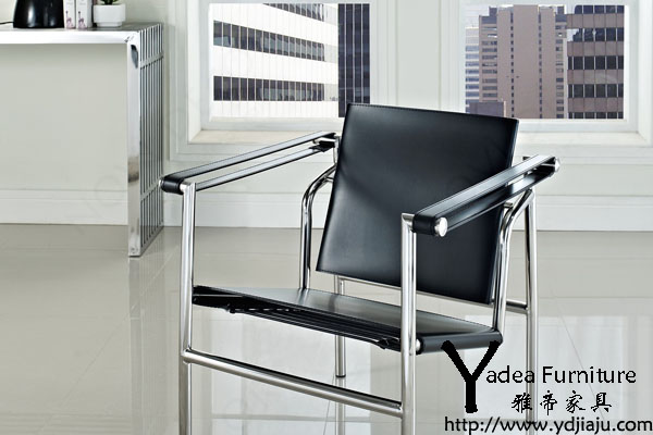 巴斯庫(kù)蘭椅（Basculant chair）