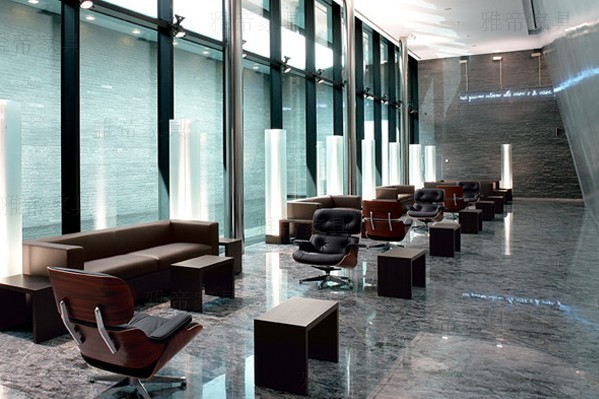 維特拉版本的伊姆斯休閑椅(Eames Lounge Chair — Vitra Version)